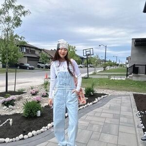 Aritzia Denim Forum
The '90s Vintage Baggy Overalls 119453 bleach blue S